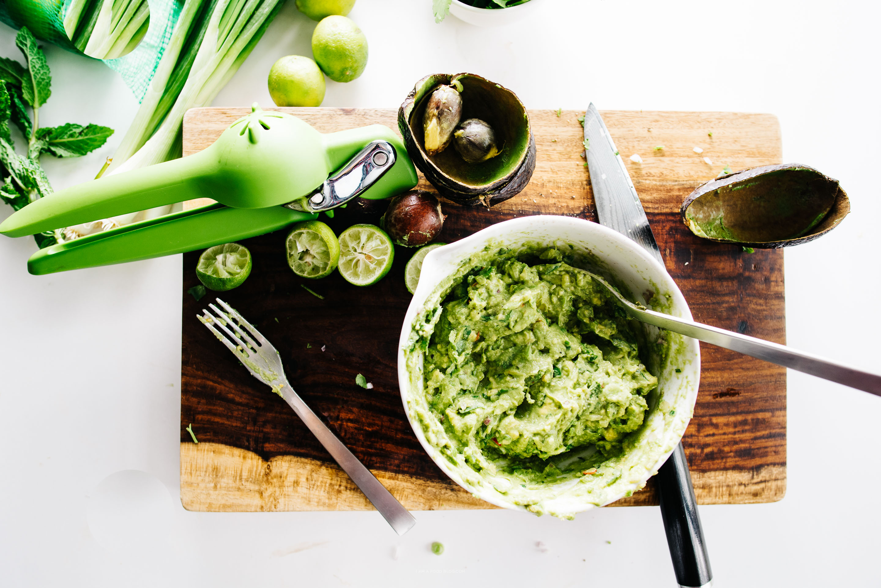 how to make guacamole - sharefavoritefood.com