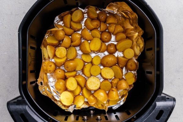 baby potatoes in air fryer | sharefavoritefood.com