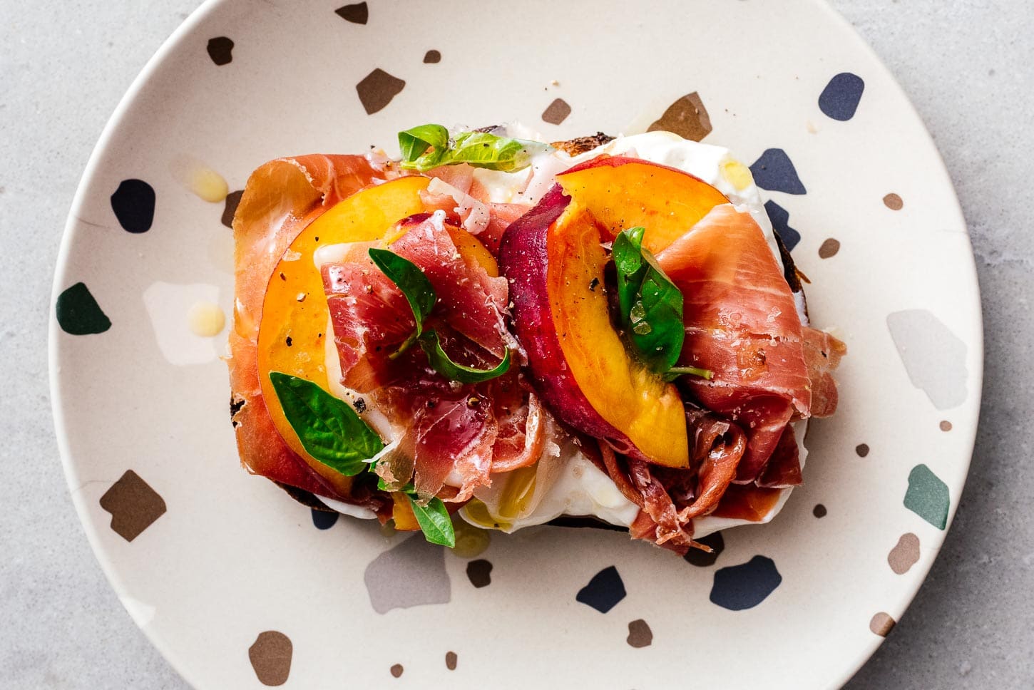 prosciutto and peach ricotta toast | sharefavoritefood.com