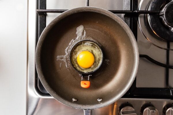 cooking an egg in an egg ring | sharefavoritefood.com