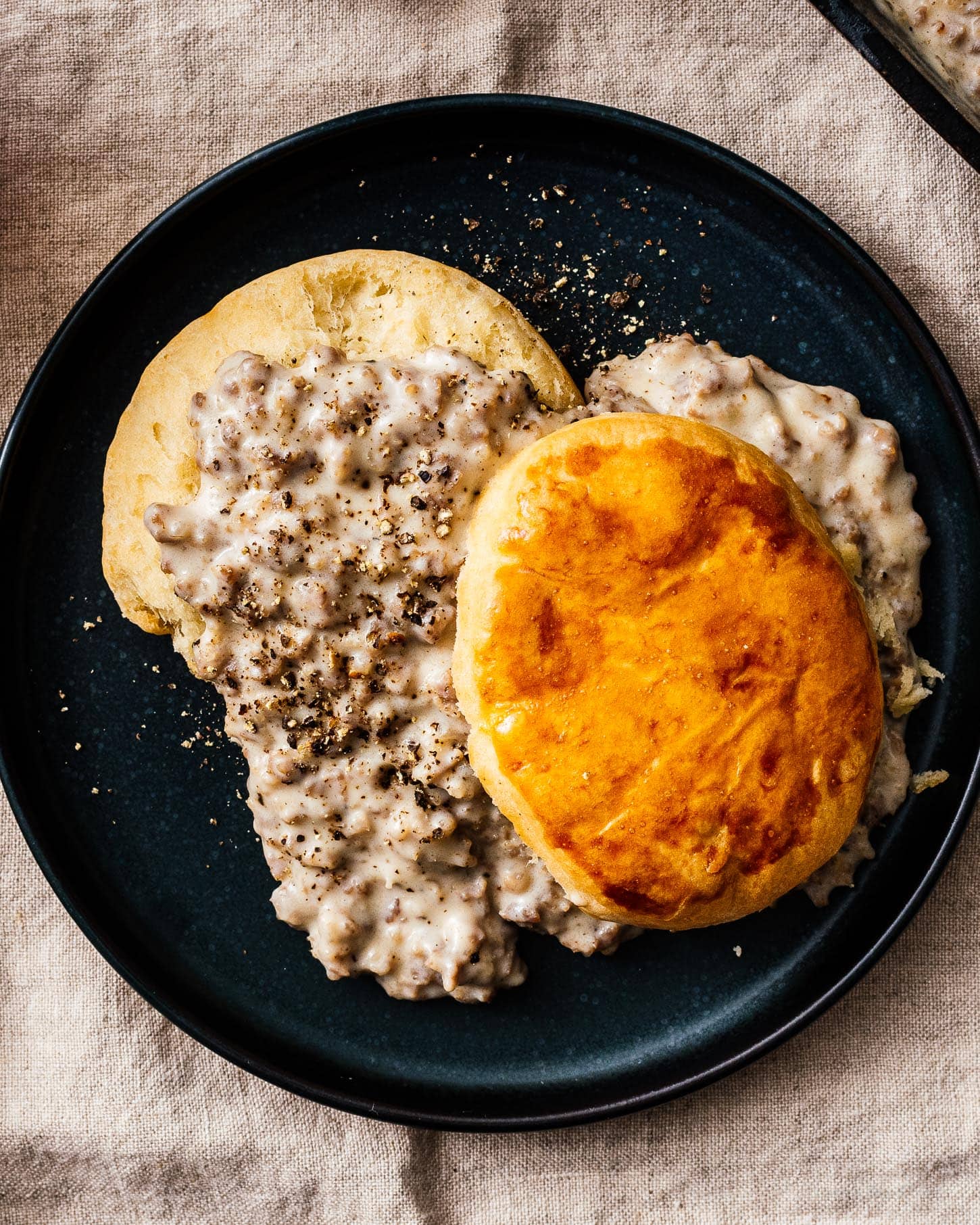 biscuits and sausage gravy | sharefavoritefood.com