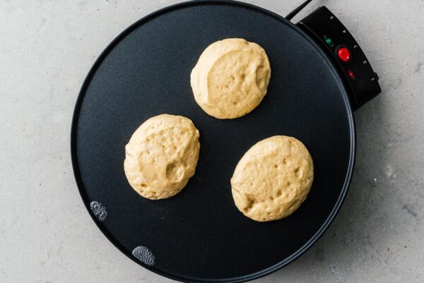 making keto souffle pancakes | sharefavoritefood.com