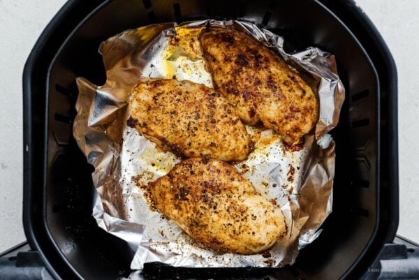 chicken breast in air fryer | sharefavoritefood.com