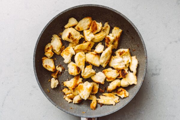Homemade garlicky croutons | sharefavoritefood.com