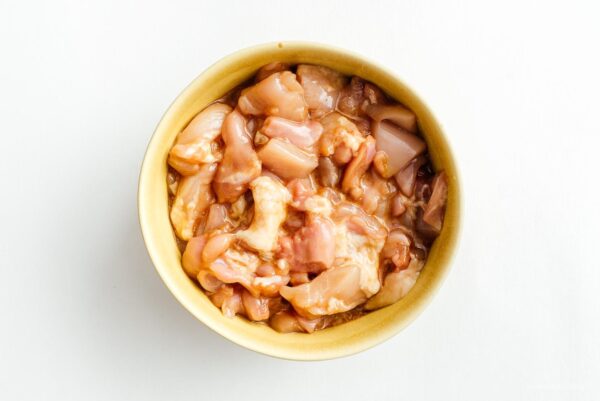 marinating chicken for kung pao chicken | sharefavoritefood.com