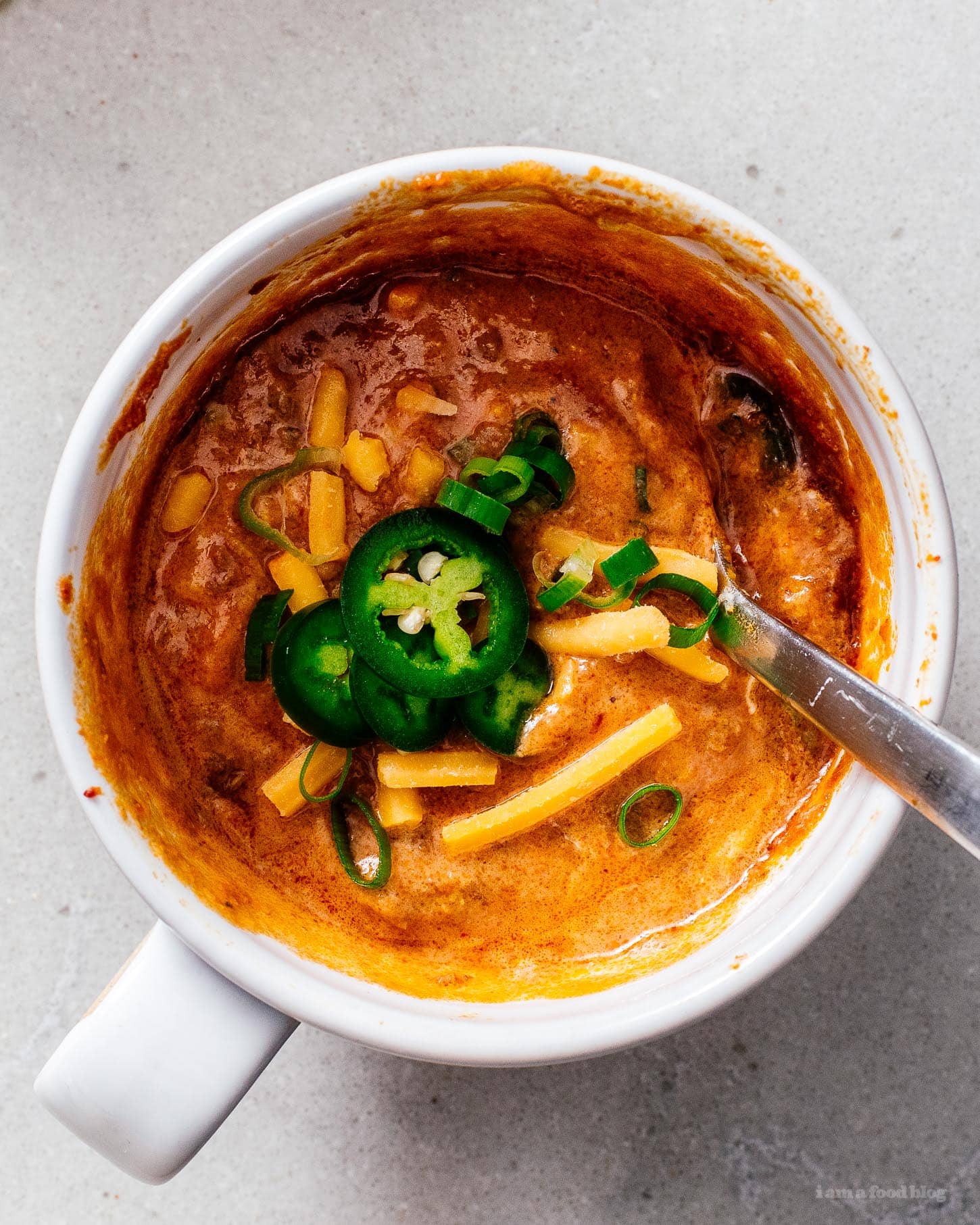 chili with sour cream, cheese, and jalapenos | sharefavoritefood.com