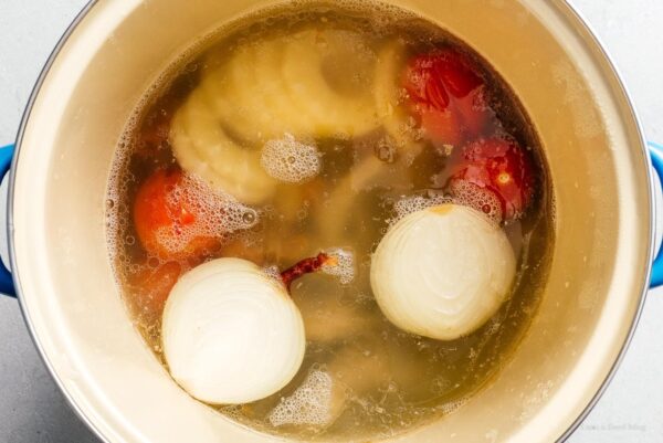 simmering bun rieu soup | sharefavoritefood.com